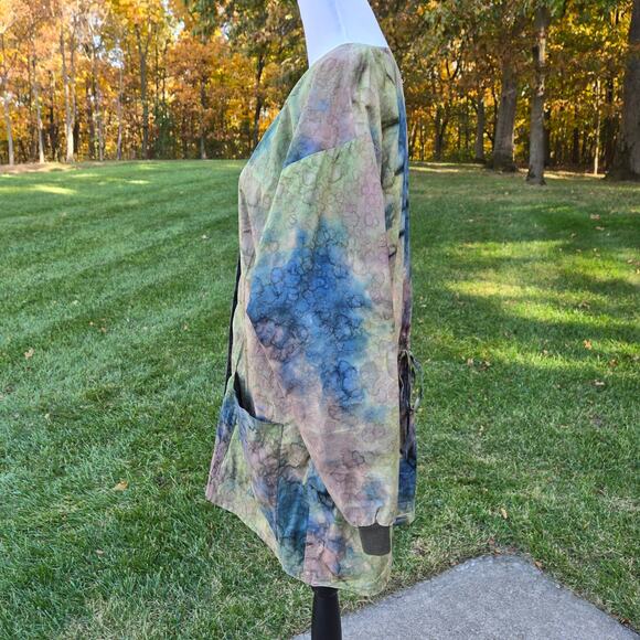 Cotton Scrubs Co Watercolor Ladies Scrub Lab Coat Snap Closure Big Pockets Med - Picture 2 of 9